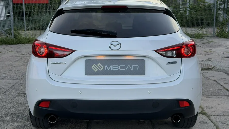 MAZDA 3 -