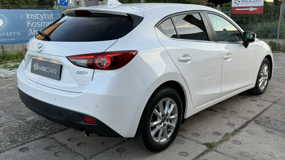 MAZDA 3 -