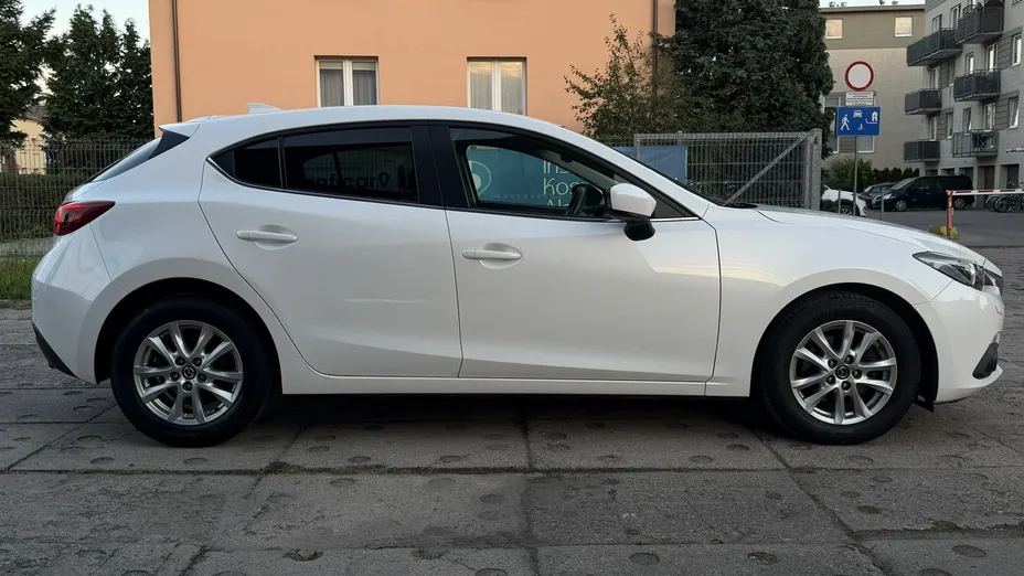 MAZDA 3 -