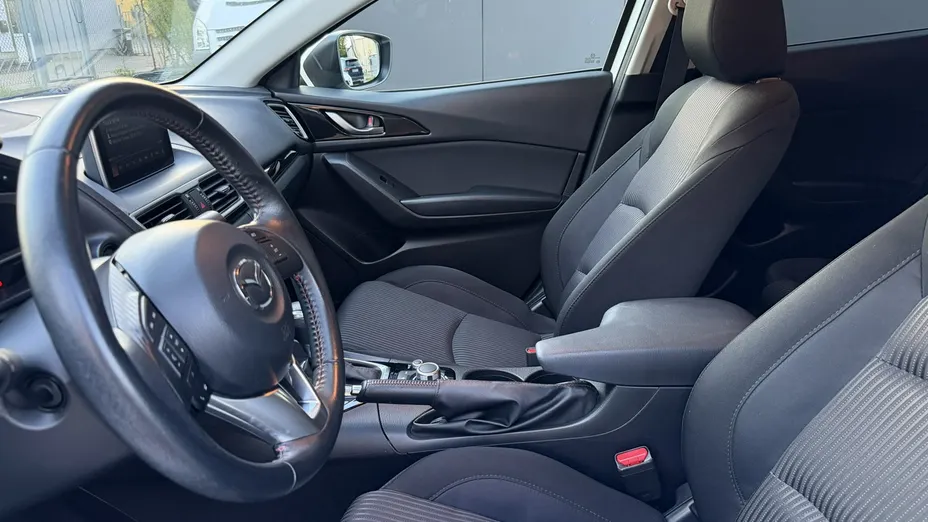 MAZDA 3 -