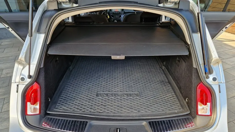 OPEL Insignia -
