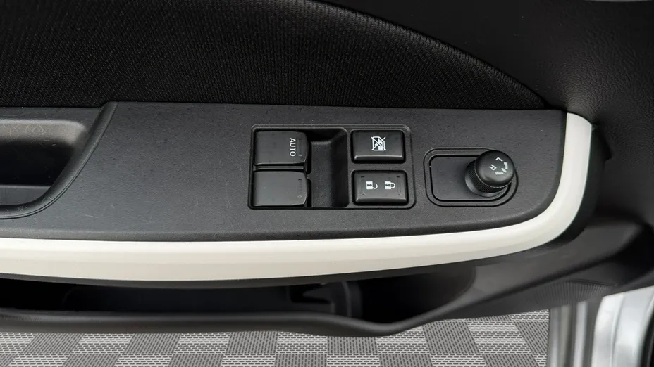 SUZUKI Swift -