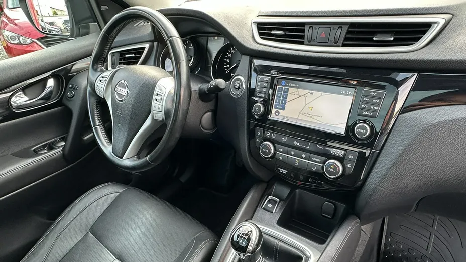 NISSAN Qashqai -