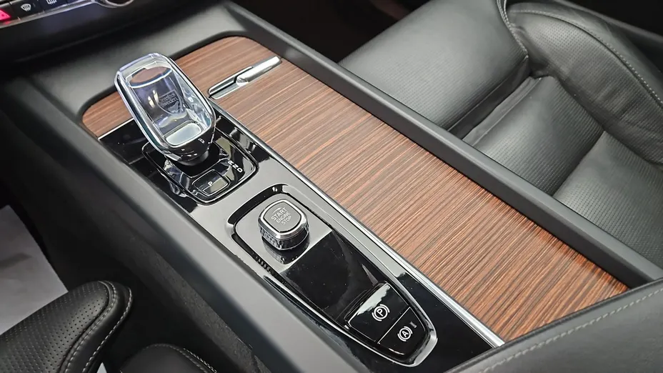 VOLVO XC60 -