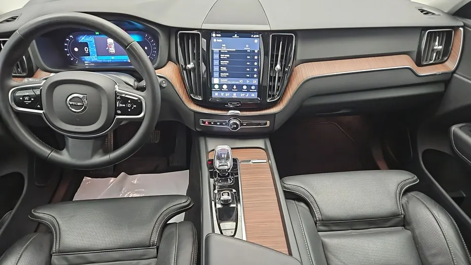 VOLVO XC60 -