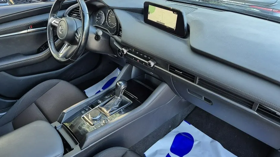 MAZDA 3 -
