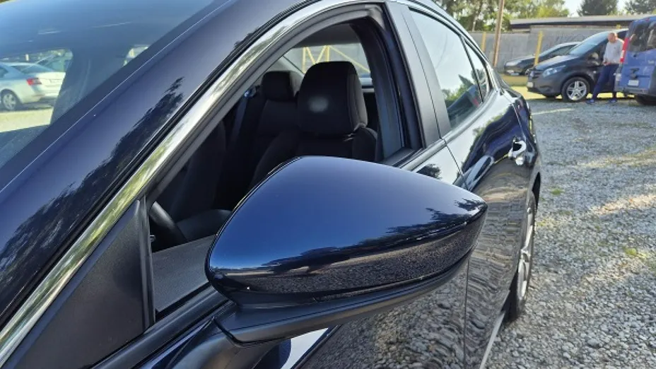 MAZDA 3 -