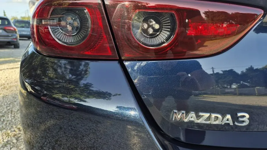 MAZDA 3 -