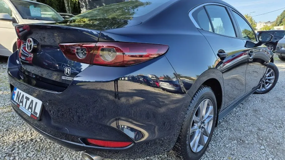 MAZDA 3 -