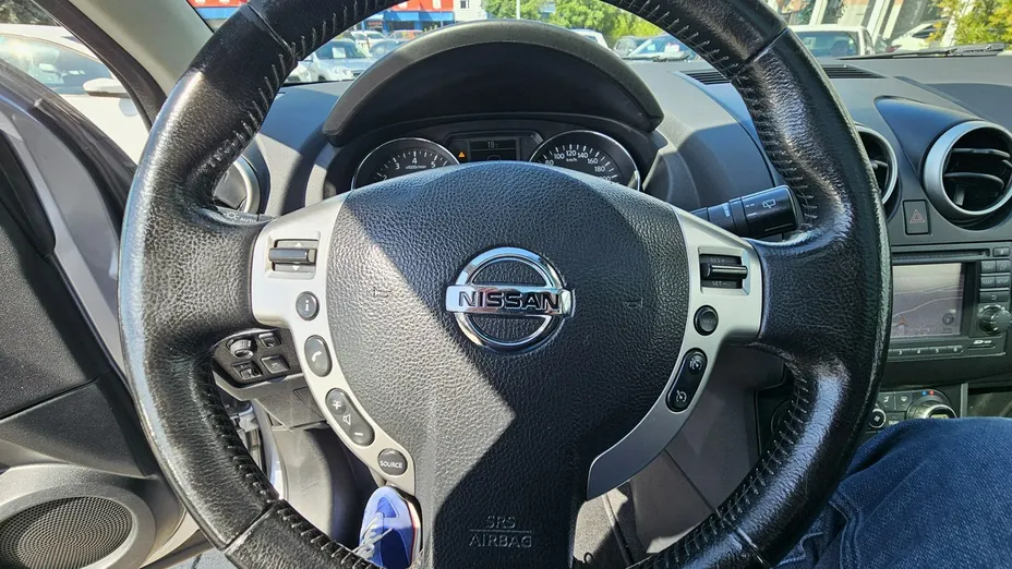 NISSAN Qashqai -