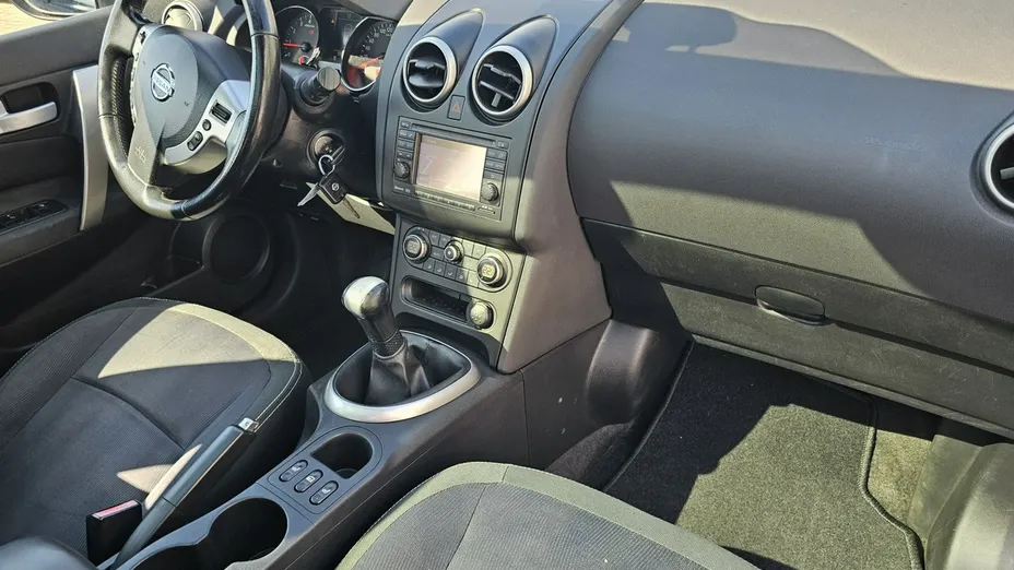 NISSAN Qashqai -