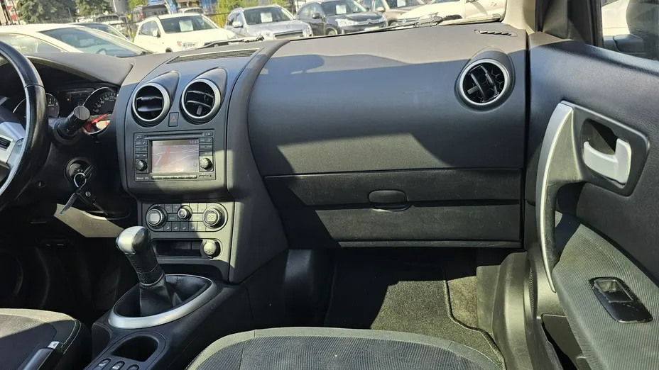 NISSAN Qashqai -