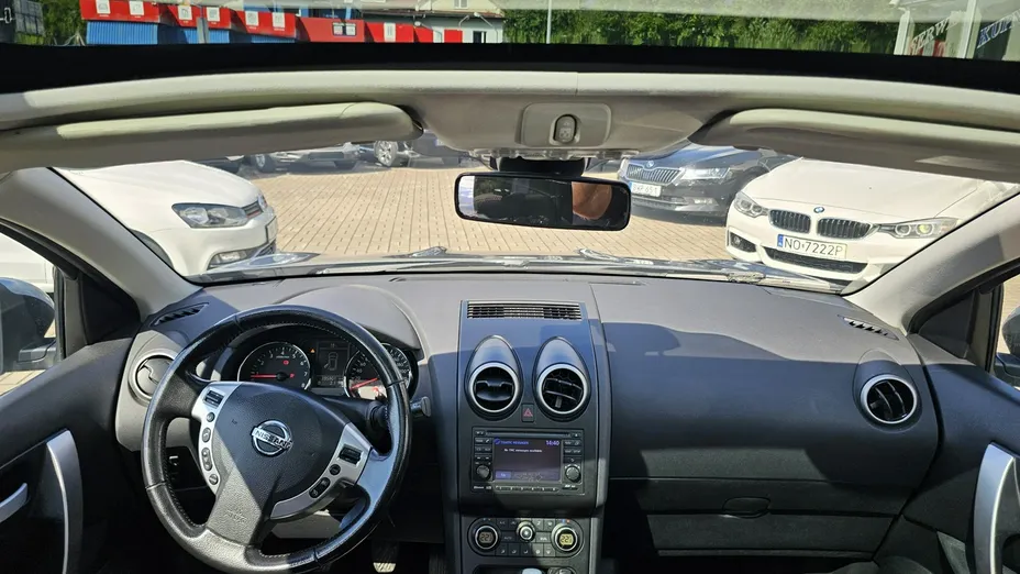 NISSAN Qashqai -