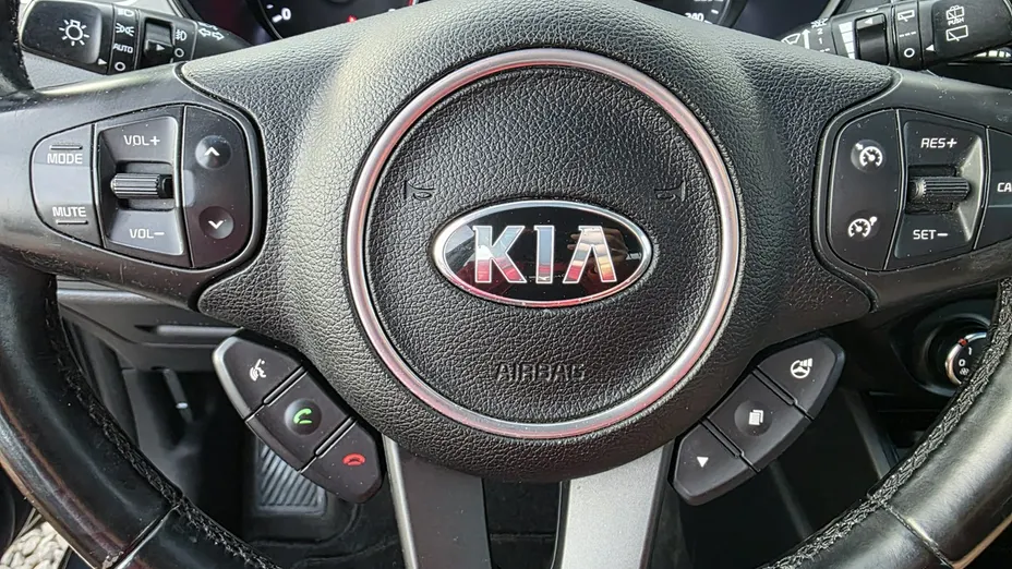 KIA Carens -