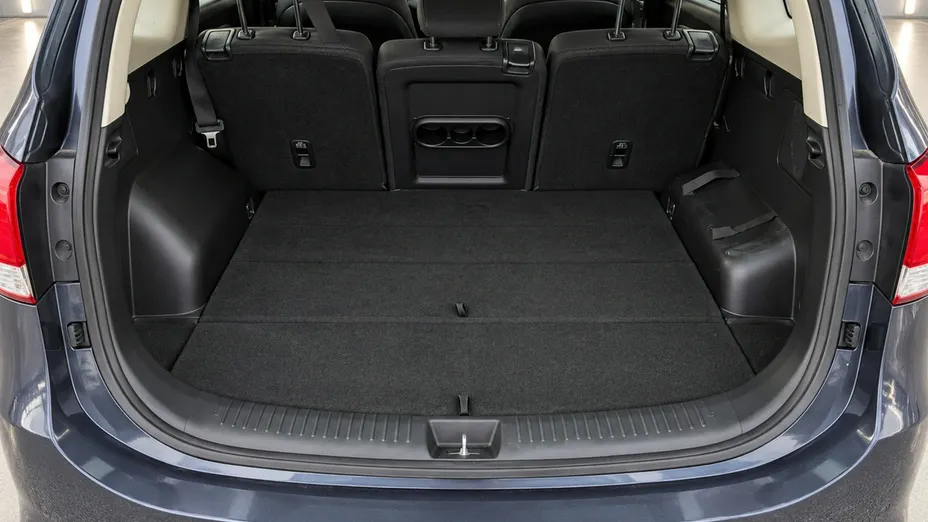 KIA Carens -