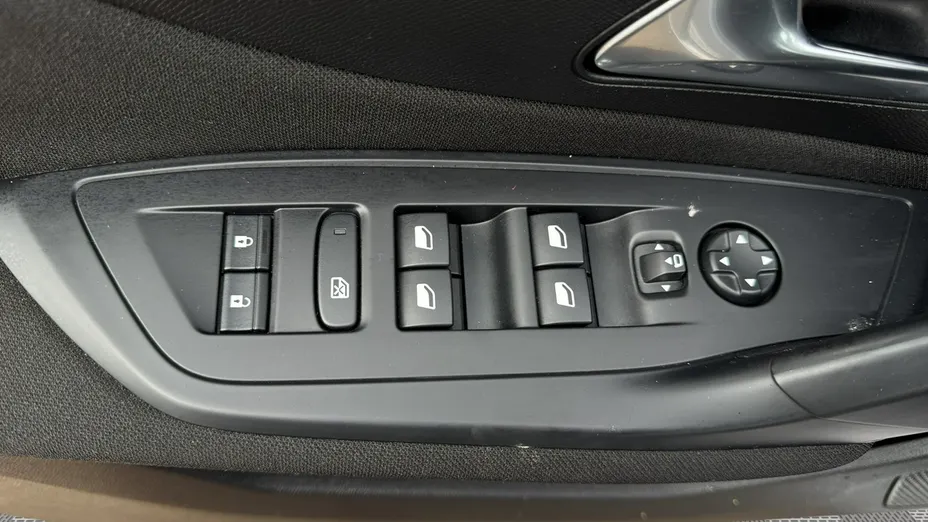 PEUGEOT 308 -