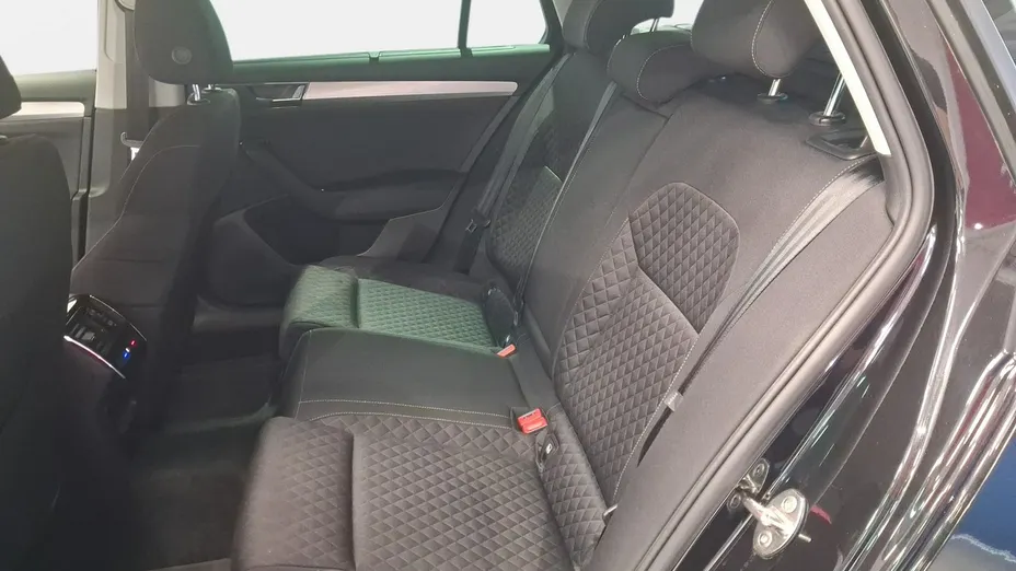 SKODA Superb -