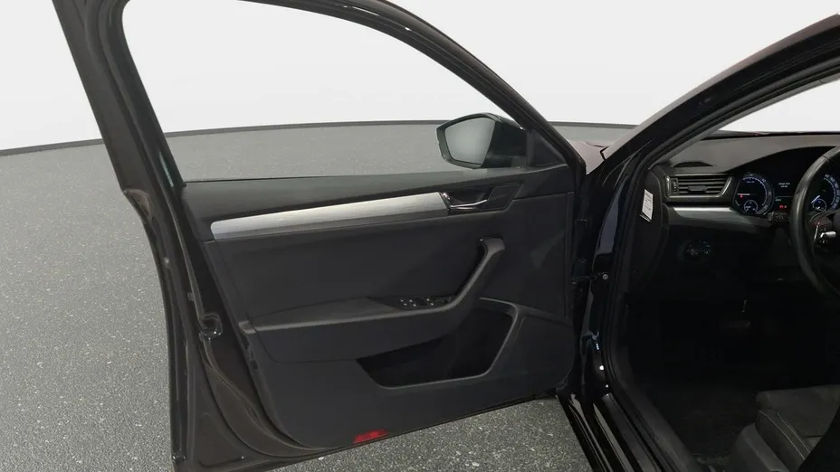 SKODA Superb -