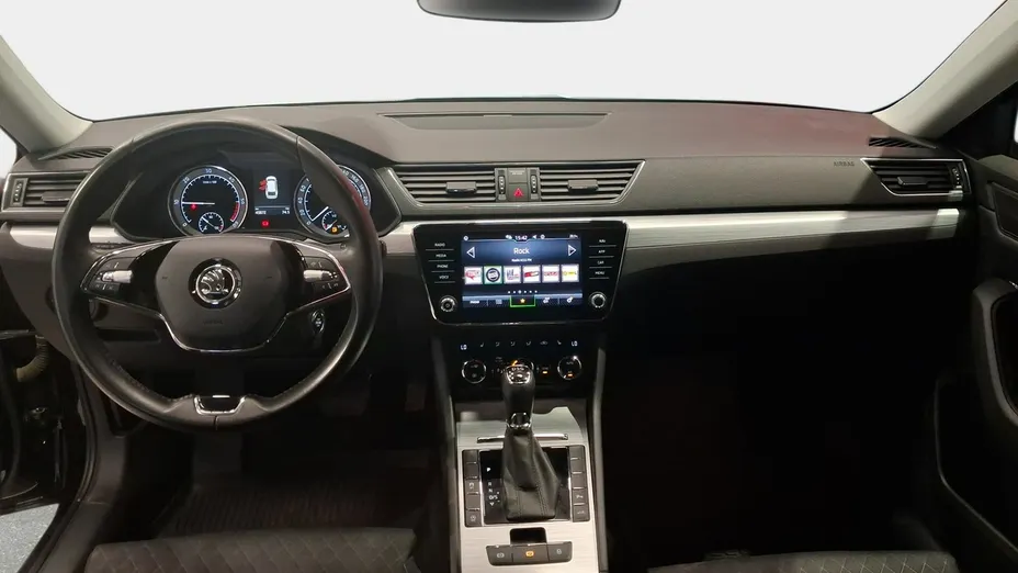 SKODA Superb -