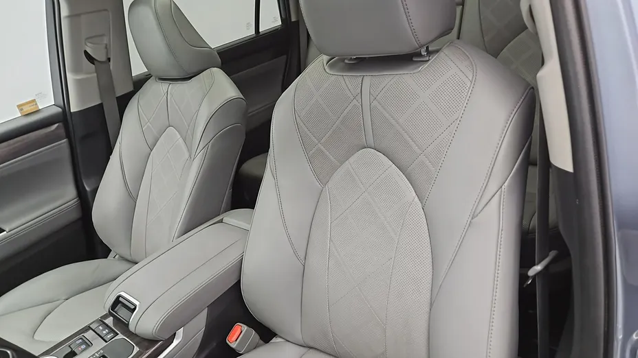 TOYOTA Highlander -