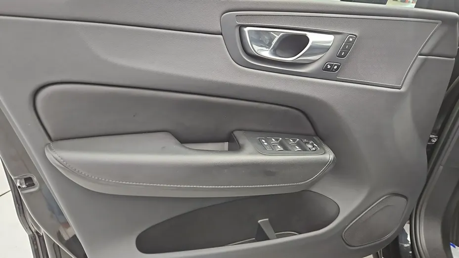 VOLVO XC60 -