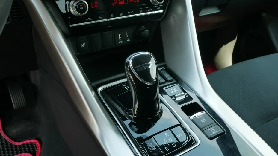 MITSUBISHI Eclipse Cross -