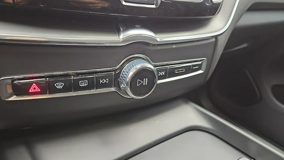 VOLVO XC60 -