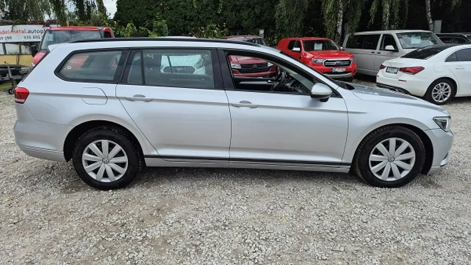 VOLKSWAGEN Passat -