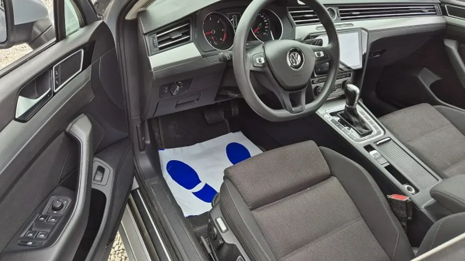 VOLKSWAGEN Passat -