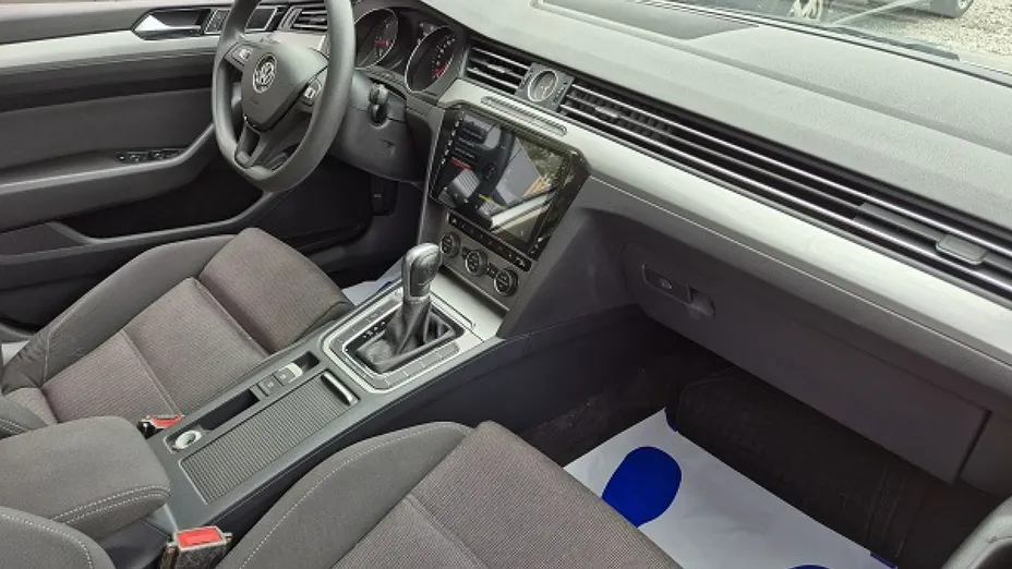 VOLKSWAGEN Passat -