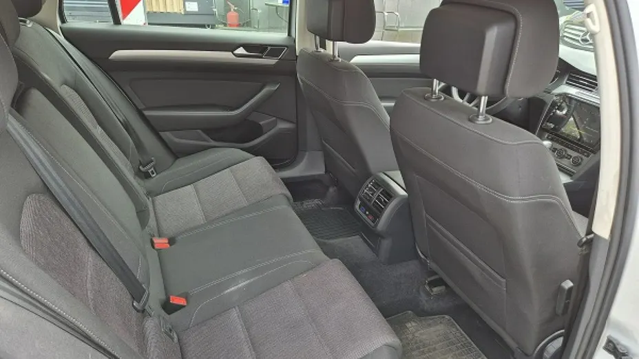 VOLKSWAGEN Passat -