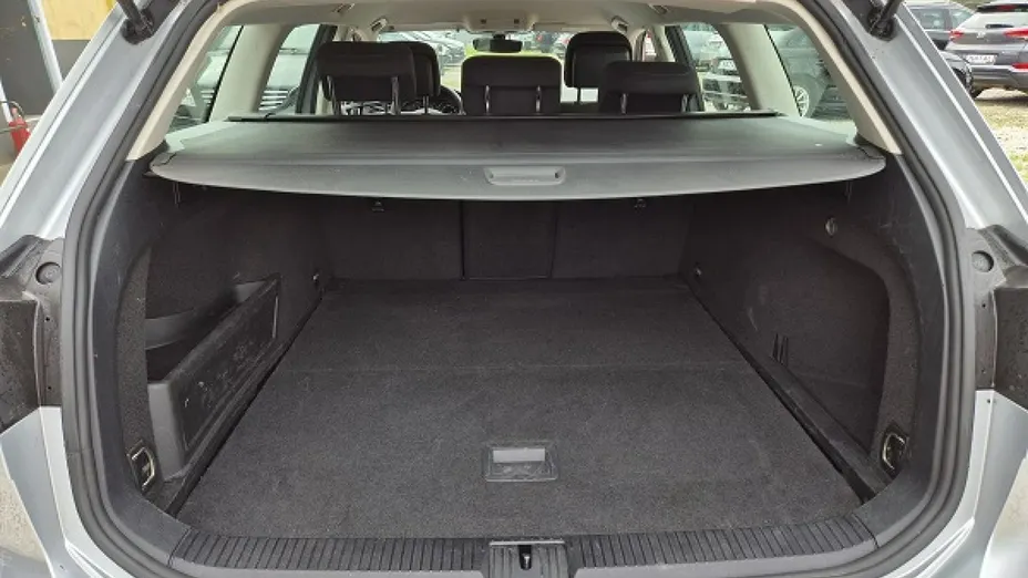 VOLKSWAGEN Passat -