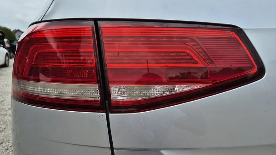 VOLKSWAGEN Passat -