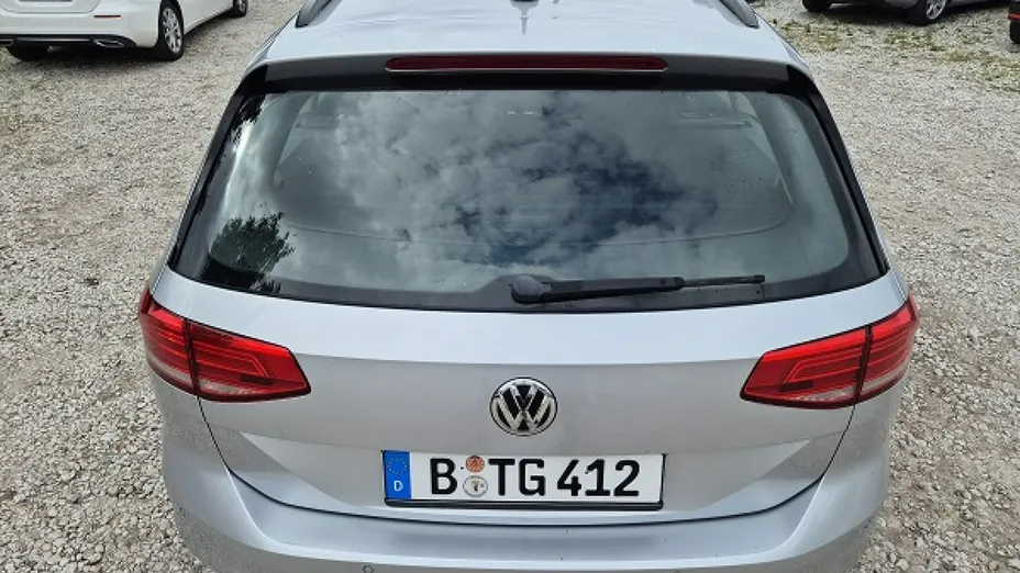 VOLKSWAGEN Passat -