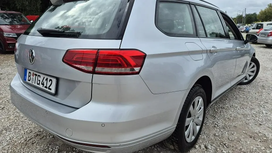 VOLKSWAGEN Passat -