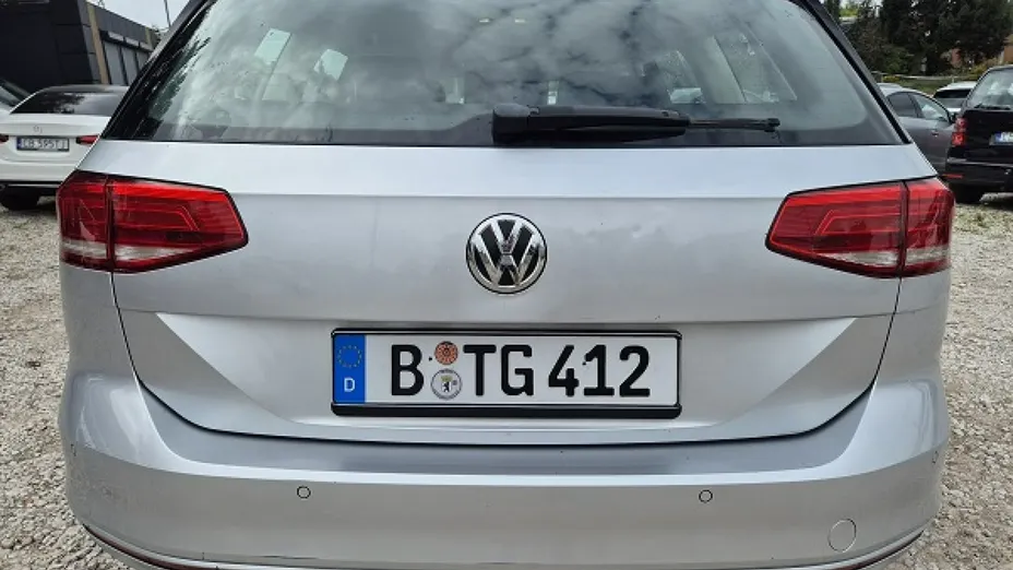 VOLKSWAGEN Passat -