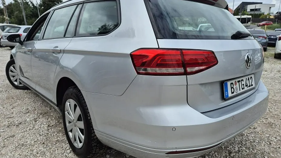 VOLKSWAGEN Passat -