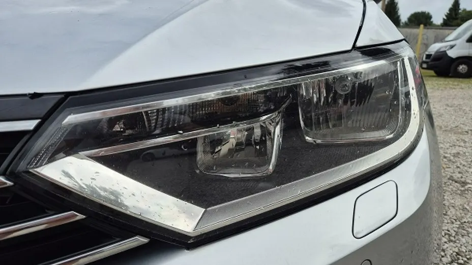 VOLKSWAGEN Passat -