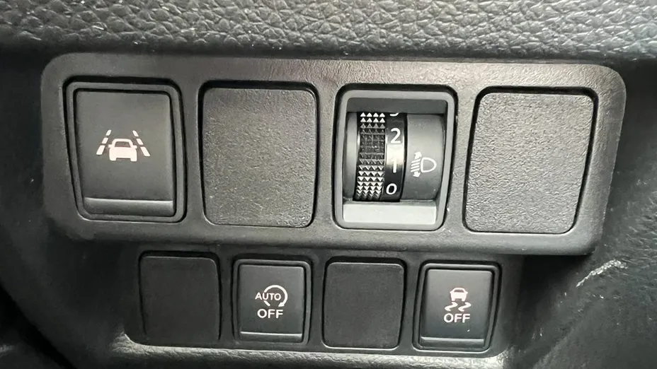 NISSAN Qashqai -