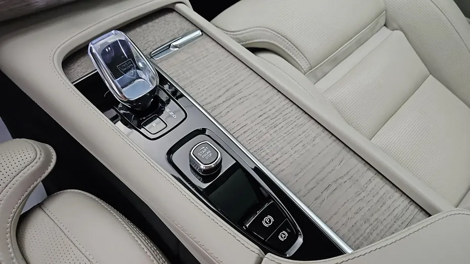 VOLVO XC90 -