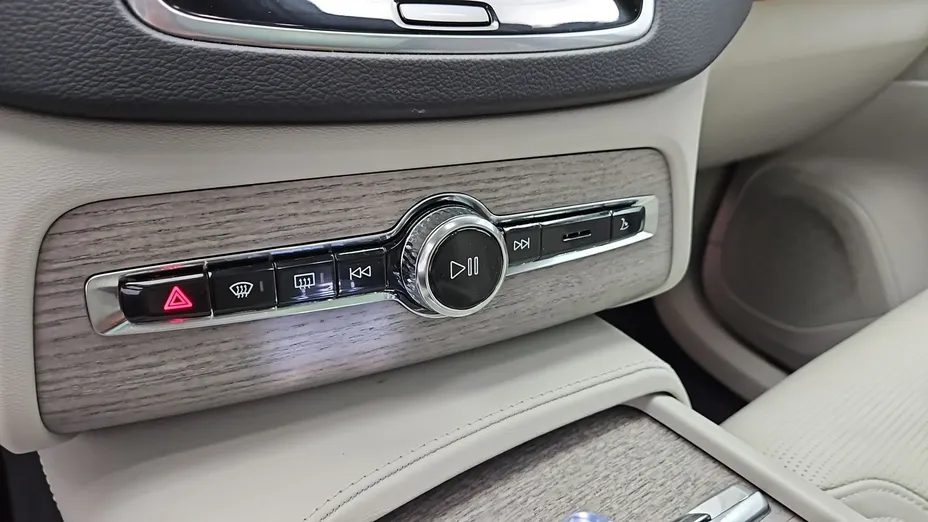 VOLVO XC90 -
