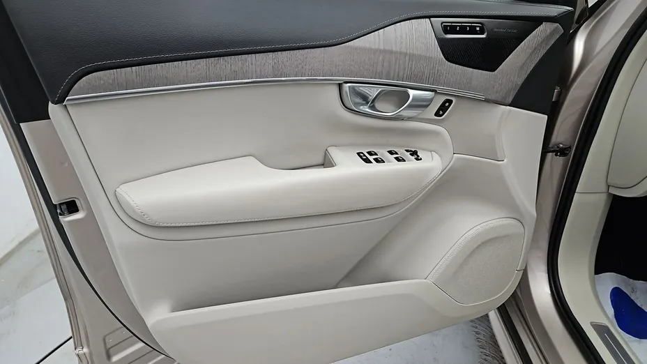 VOLVO XC90 -