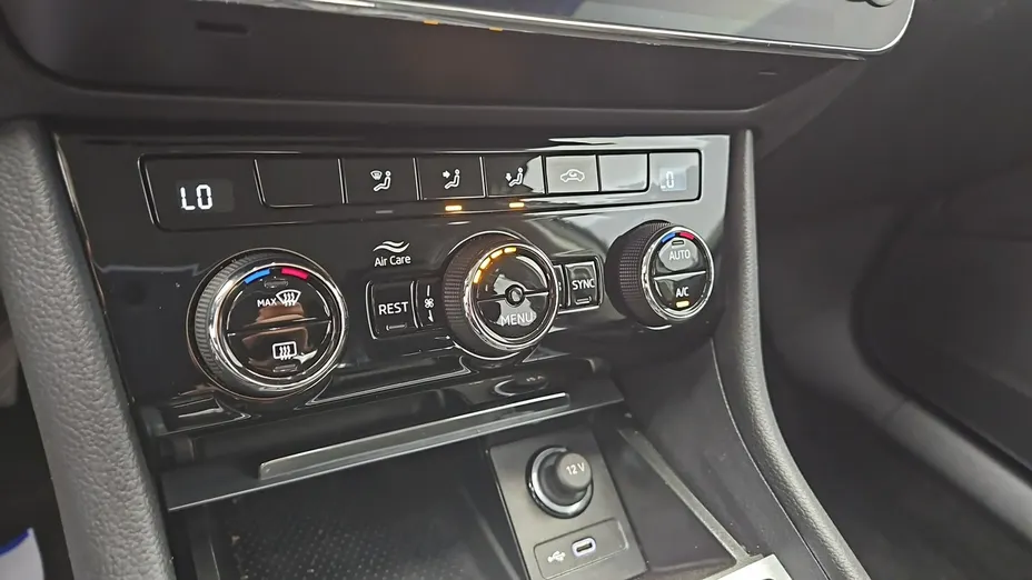 SKODA Superb -