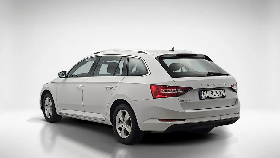 SKODA Superb -