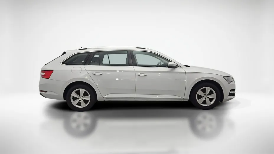 SKODA Superb -