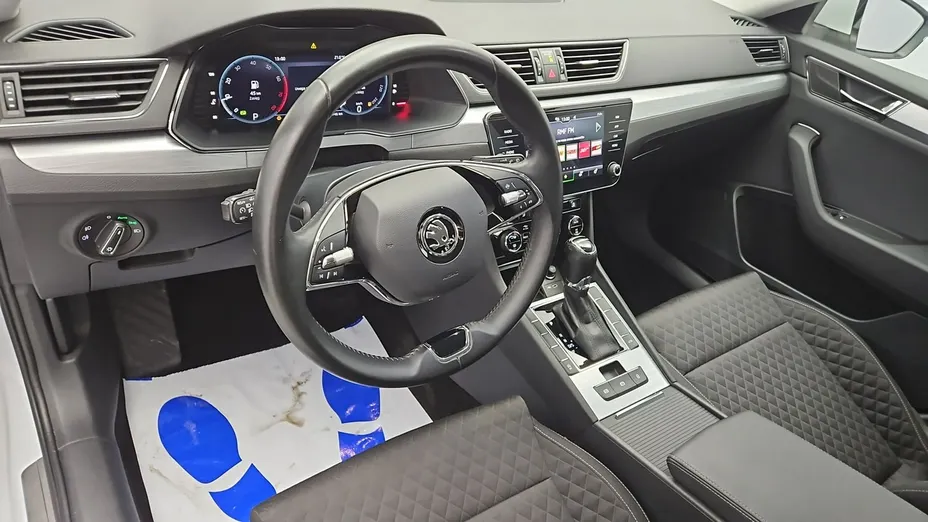 SKODA Superb -