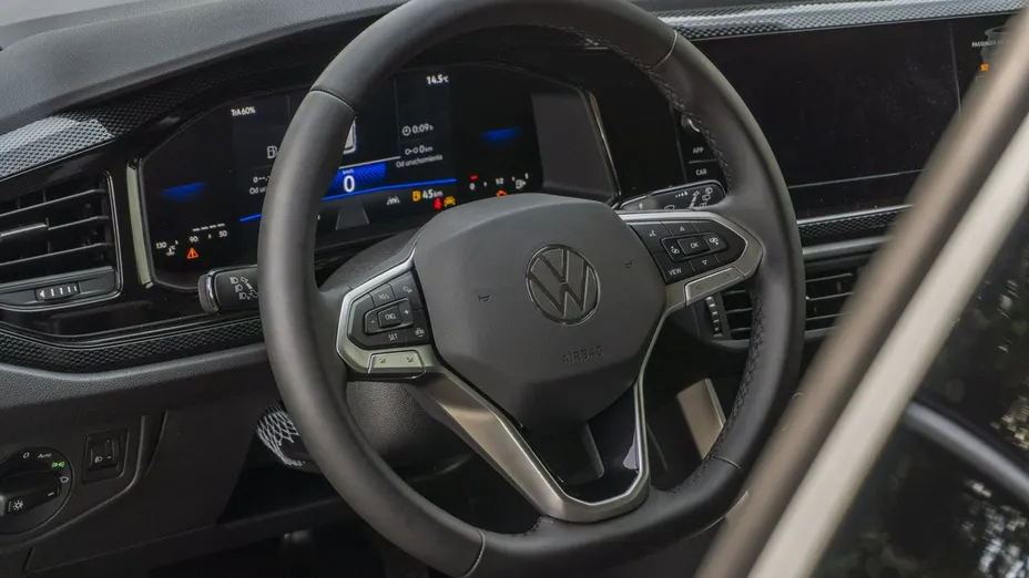 VOLKSWAGEN Polo -