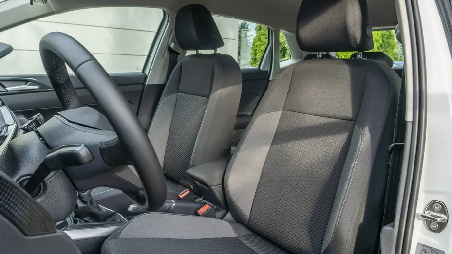 VOLKSWAGEN Polo -
