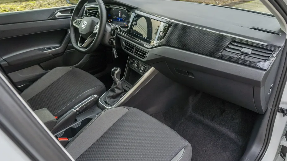 VOLKSWAGEN Polo -