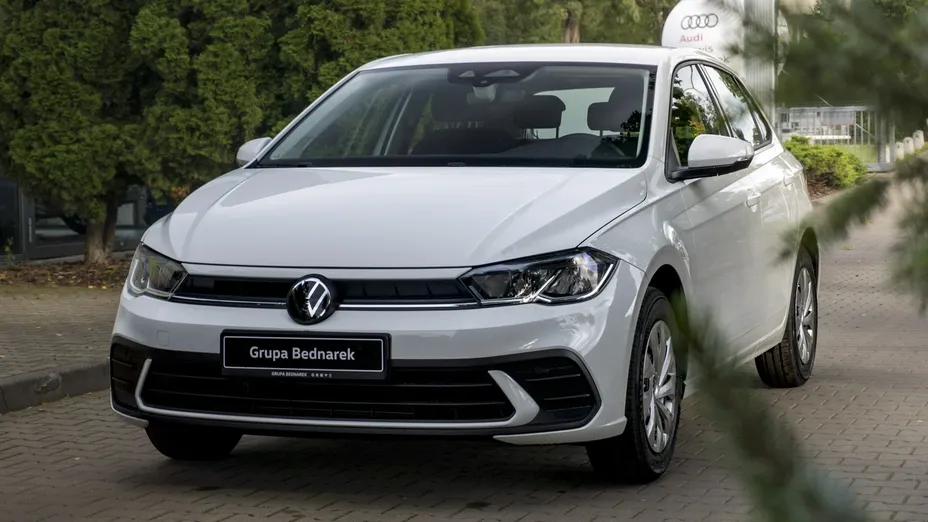 VOLKSWAGEN Polo -